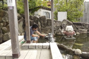 つかちゃん＿1008＿洲本温泉足湯２