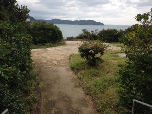階段を下りとこんな広場が！